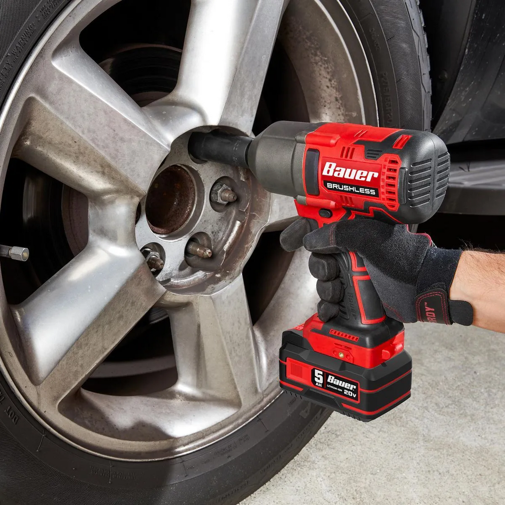 Kit de llave de impacto inalámbrica sin escobillas BAUER de 20 V y 1/2 pulgada de alto torque con batería de 5 Ah y cargador.